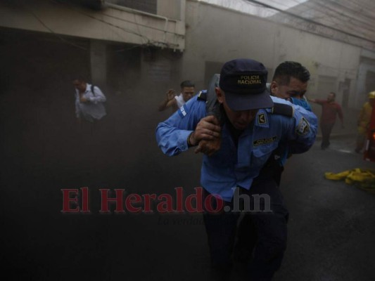 FOTOS: Llanto, pánico e histeria colectiva por incendio en edificio de la Alcaldía Municipal