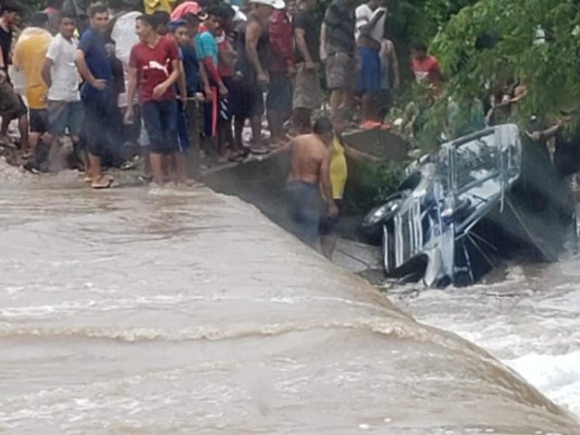 FOTOS: Así rescataron restos de hermanos arrastrados por el río en Langue