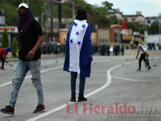 FOTOS: Segundo día de paro nacional deja enfrentamientos entre manifestantes y policías