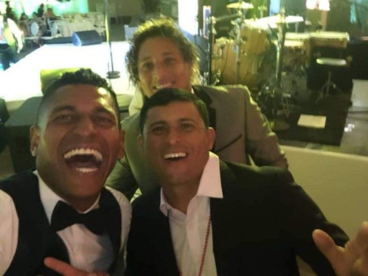 FOTOS: Así llegaron vestidos los invitados a la boda de Carlo Costly y Tita Torres