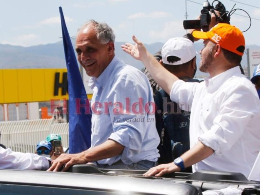 Con una caravana, fotografías y discursos Nasry Asfura cierra su campaña en la capital (FOTOS)