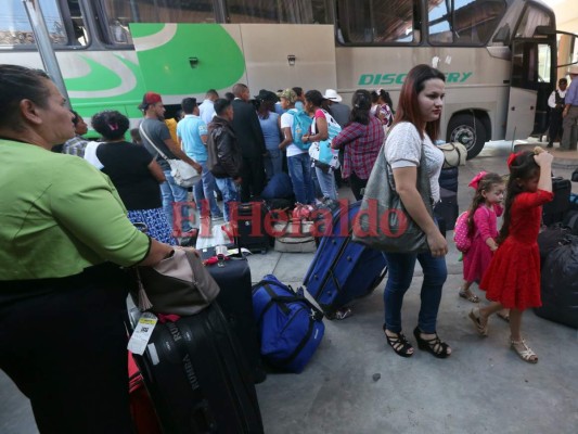 FOTOS: Éxodo masivo de capitalinos previo a la Semana Santa 2018