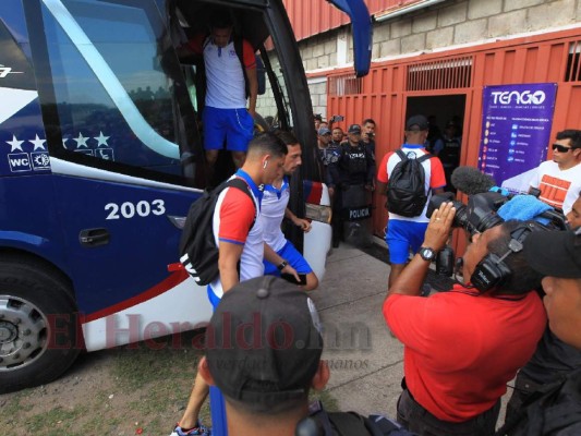 FOTOS: Bajo extrema seguridad, así fue la llegada de Olimpia al Carlos Miranda