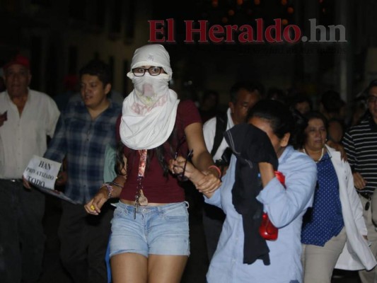 FOTOS: Marcha de las Antorchas llega a las afueras del Congreso Nacional