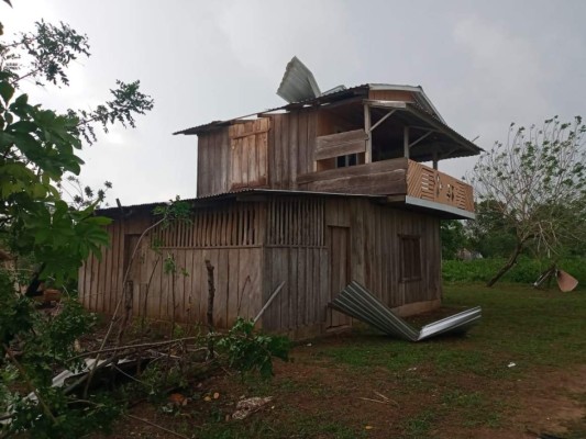 FOTOS: Huracán Iota ya deja severos daños en La Mosquitia