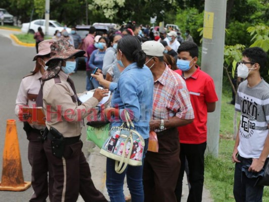 Así recibieron la vacuna anticovid los niños mayores de 12 años en la capital