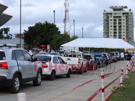 Masiva asistencia: Así comenzó el 'Vacunatón' contra el covid-19 en la capital