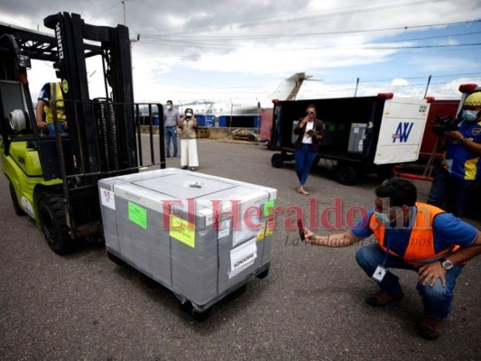 Así fue la llegada a Tegucigalpa de más vacunas anticovid adquiridas por el IHSS (Fotos)