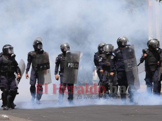 Gases, piedras y caos en marcha alterna de Libre este 15 de septiembre