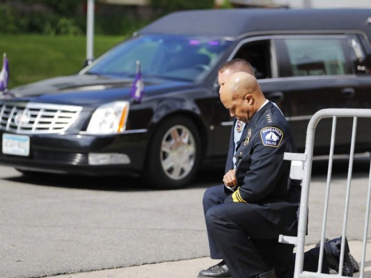 FOTOS: Tristeza e indignación marcan funeral de George Floyd en Minneapolis