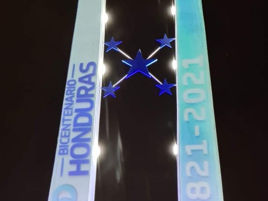 FOTOS: Así fue la inauguración del 'Monumento Obelisco Bicentenario'