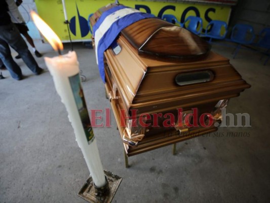 Desconsuelo y llanto en velorio de Chelato Uclés en el Estadio Nacional