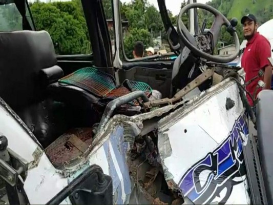 Primeras imágenes del brutal accidente de bus tras asalto en Choloma  