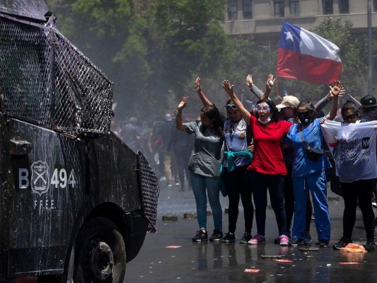 FOTOS: Chile respira violencia y salida a crisis se aleja cada vez más