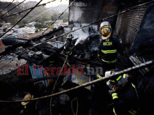 Drama, dolor y pérdidas materiales dejó incendio en la colonia Divanna (Fotos)