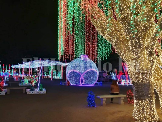 La Villa Navideña de la Alcaldía llega a adornar la capital de Honduras (FOTOS)