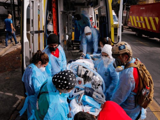 La dramática evacuación de pacientes entubados por incendio en hospital de Chile (Fotos)