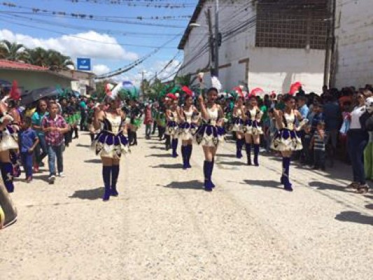 Nuestros lectores comparten fotos de sus lindas palillonas ¡En Honduras hay belleza!