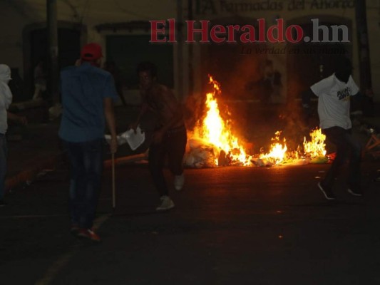 FOTOS: Marcha de las Antorchas llega a las afueras del Congreso Nacional