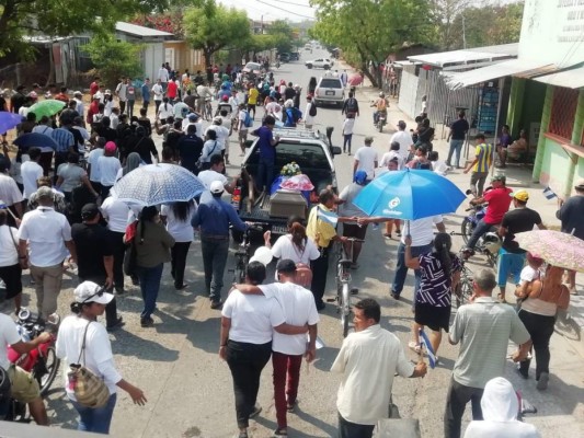 Fotos: Enfrentamiento tras sepelio de menor que murió en una protesta en Choluteca