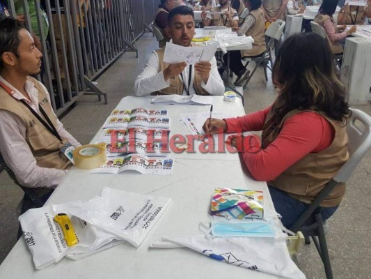 FOTOS: Así se realiza el escrutinio especial en el Tribunal Supremo Electoral