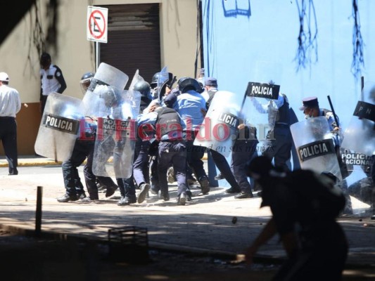 FOTOS: En disturbios termina marcha convocada por grupos sindicales