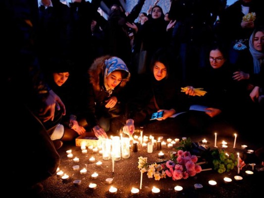 FOTOS: Emotivo homenaje de iraníes a víctimas de avión derribado por misil