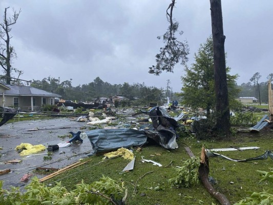 FOTOS: Una decena de muertos y caos deja Claudette a su paso por Alabama  