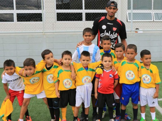 Jerry Bengtson y Maynor Figueroa muestras su lado 'humano' en Unitec