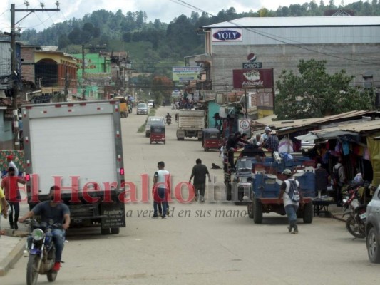 Con sus familias y a expensas del peligro: así ingresan haitianos por puntos ciegos a Honduras