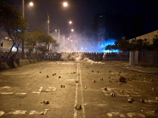 FOTOS: Renuncia de Manuel Merino, presidente Perú, desata celebración en las calles   