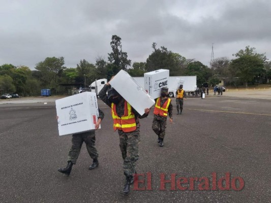 Elecciones 2021: Avanza traslado de maletas electorales vía aérea y terrestre (FOTOS)