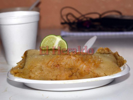 Tradición Navideña: Los tamales que abundan en los mercados de la capital