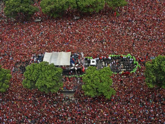 FOTOS: El multitudinario recibimiento de los hinchas al Flamengo luego de ganar la Copa Libertadores