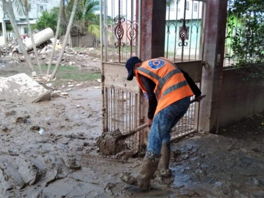 Escenas desesperantes: Continúan labores para rescatar zonas devastadas por tormentas Eta y Iota