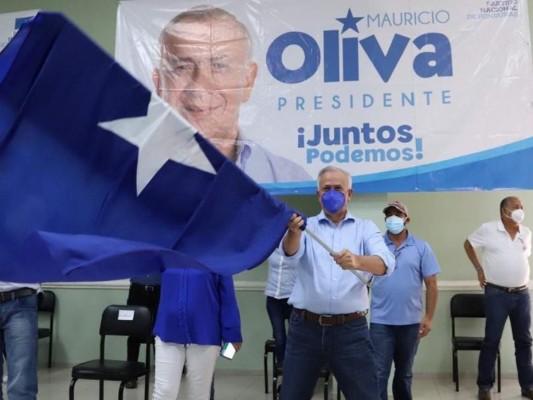 Precandidatos ya andan en campaña política y presumen su lado más 'humilde'