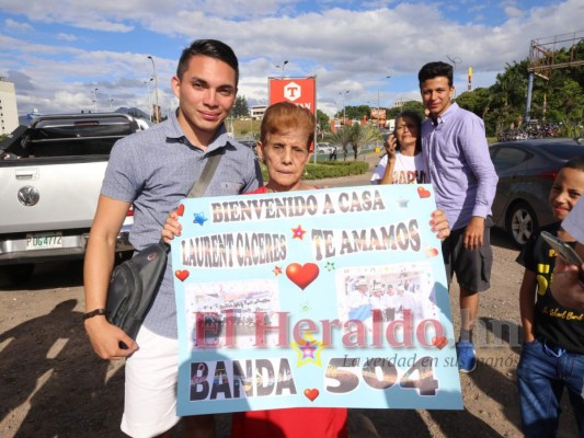 FOTOS: El emotivo recibimiento a la Banda Juvenil 504 tras ganar tres importantes premios en Italia