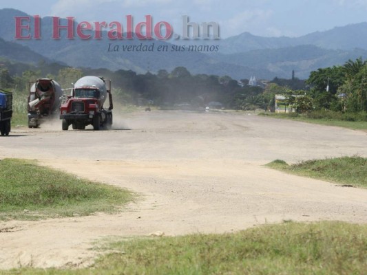 Fotos: Llena de baches y usada como corral, así está la pista del aeródromo de Trujillo