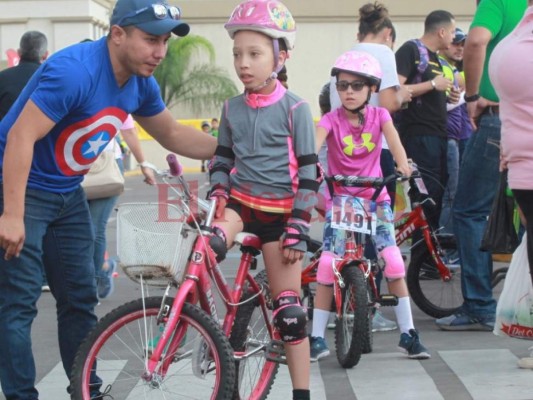 Fotos: Así se vive la Vuelta Ciclística Infantil de EL HERALDO