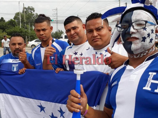 FOTOS: Banderas, gorras y camisas... ¡Todo el ambiente para el Honduras vs Australia en San Pedro Sula!