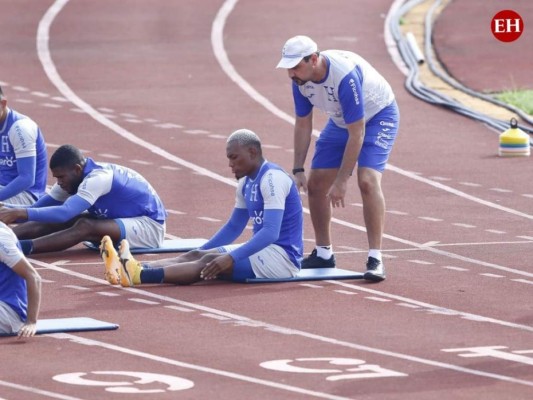 Choco Lozano, Alberth Elis y Jonathan Rubio entrenaron con la Selección de Honduras en el estadio Olímpico