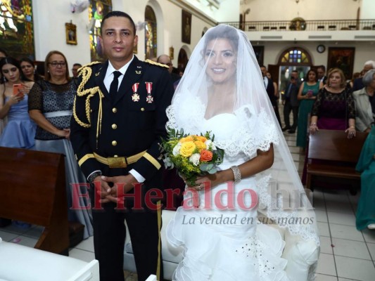 FOTOS: Feliz y radiante, así lució Saraí Espinal en su boda con el teniente Coello