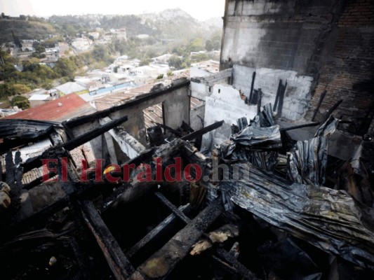 Drama, dolor y pérdidas materiales dejó incendio en la colonia Divanna (Fotos)