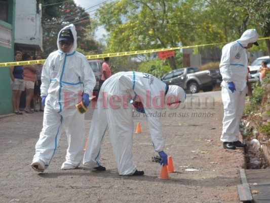 FOTOS: La escena del violento asesinato de una mujer en la capital