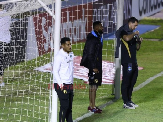 Motagua y Comunicaciones ya están en la cancha del estadio Doroteo Flores