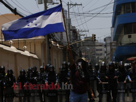 Las impactantes imágenes que dejaron las violentas protestas por el Día del Trabajador