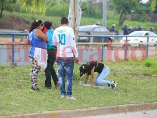 FOTOS: Nueva batalla campal entre universitarios y policías en la UNAH