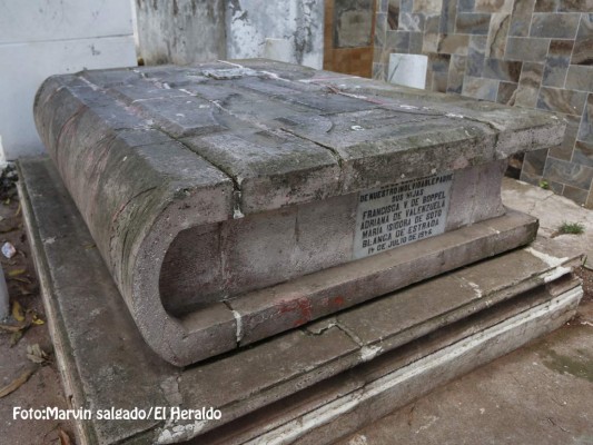 12 tumbas icónicas del Cementerio General de Comayagüela en el Distrito Central