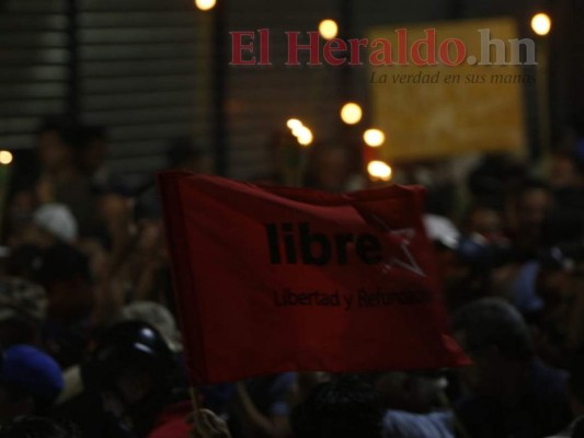 FOTOS: Marcha de las Antorchas llega a las afueras del Congreso Nacional