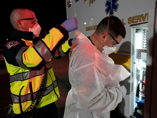 FOTOS: Personal sanitario encarna el heroísmo contra el coronavirus